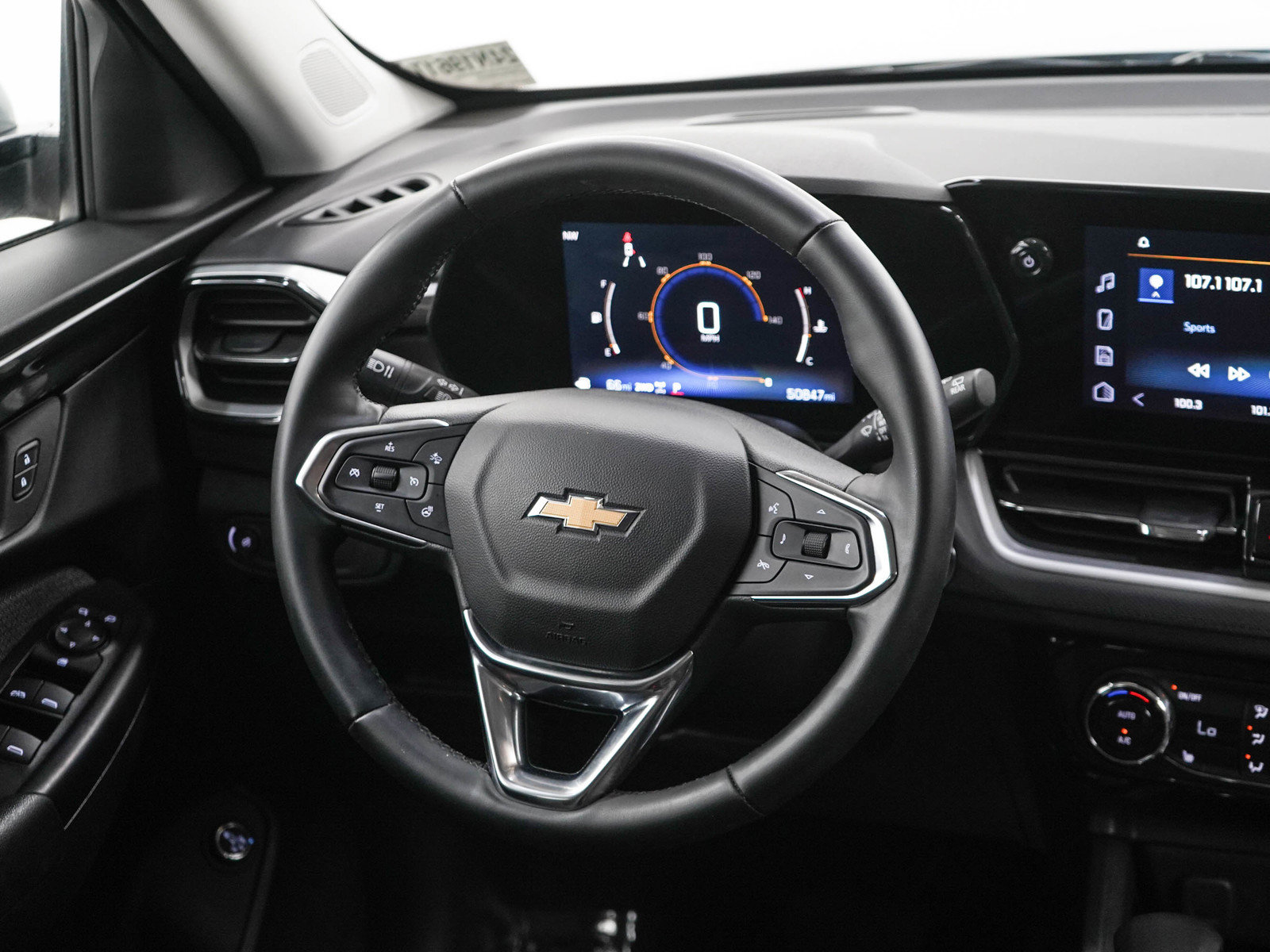 Used 2024 Chevrolet TrailBlazer LT w/ Convenience Package AWD/4WD image 15