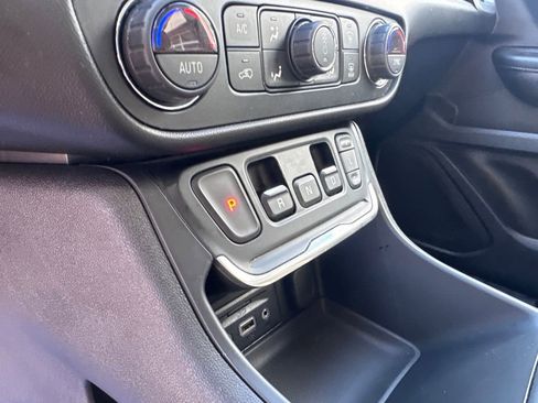 Used 2019 GMC Terrain SLE w/ Driver Convenience Package image 18