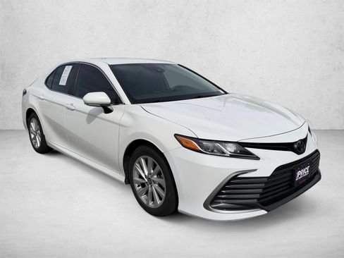 Used 2023 Toyota Camry LE w/ Convenience Package FWD image 3