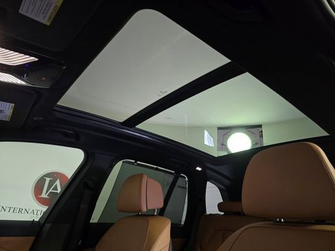 Used 2022 BMW X5 xDrive40i w/ M Sport Package image 11