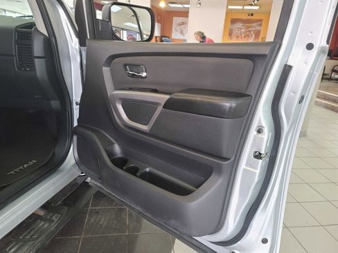 Used 2015 Nissan Titan SV image 13
