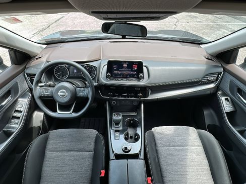 Certified 2022 Nissan Rogue SV image 25