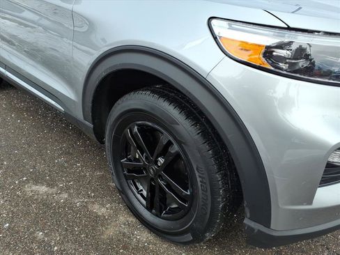 Certified 2024 Ford Explorer XLT w/ Equipment Group 202A image 5