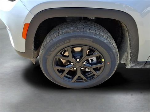 New 2025 Jeep Grand Cherokee Altitude image 13