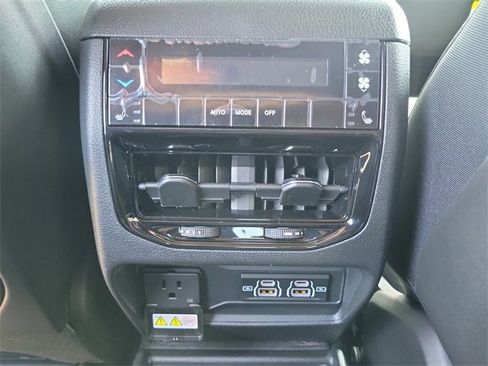 New 2025 Jeep Grand Cherokee L Limited w/ Luxury Tech Group II image 10