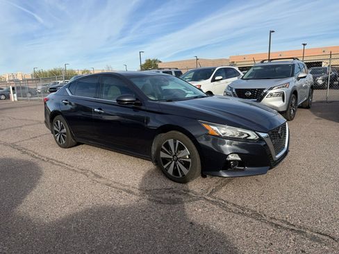 Certified 2019 Nissan Altima 2.5 SV image 3