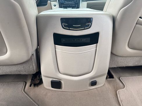 Used 2017 Cadillac Escalade Luxury AWD/4WD image 18