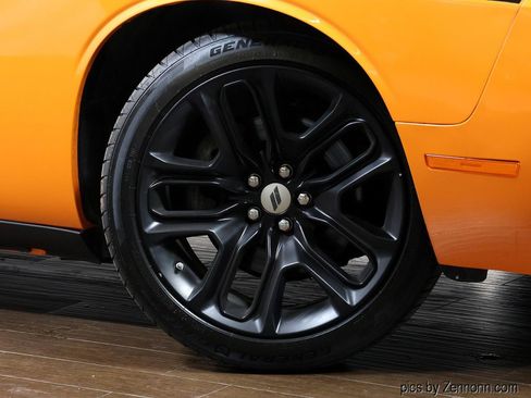 Used 2014 Dodge Challenger R/T Plus RWD image 4