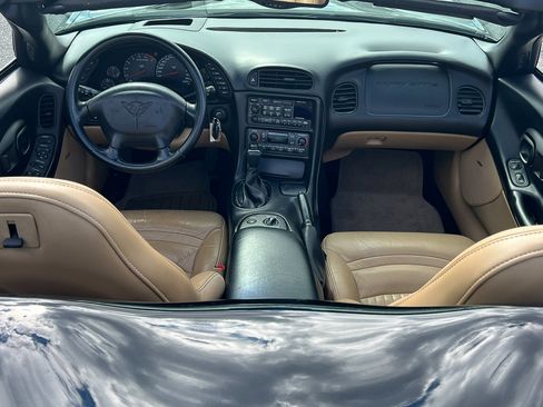 Used 2004 Chevrolet Corvette Base w/ Preferred Equipment Group image 18