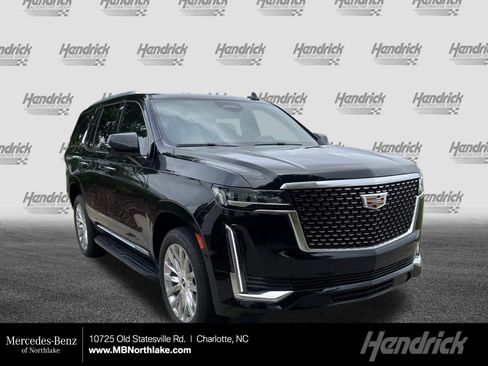 Used 2022 Cadillac Escalade Luxury w/ LPO, Illumination Package AWD/4WD image 1