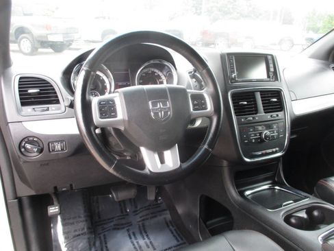 Used 2017 Dodge Grand Caravan GT image 38