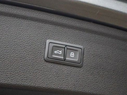 Used 2022 Audi Q5 e Prestige w/ Prestige Package image 29