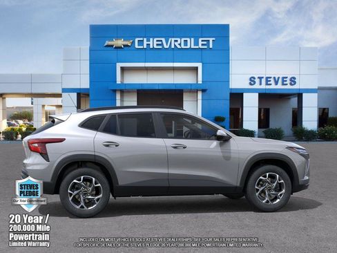 New 2026 Chevrolet Trax LT w/ Driver Confidence Package FWD image 5