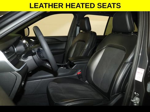 Used 2023 Jeep Grand Cherokee Altitude AWD/4WD image 4