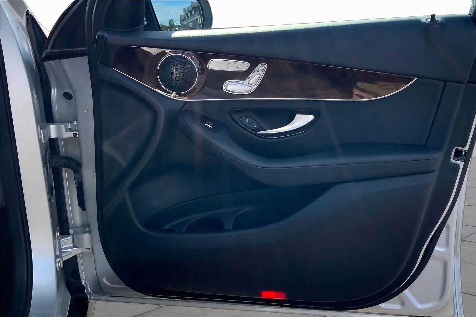 Used 2019 Mercedes-Benz GLC 300 4MATIC image 22