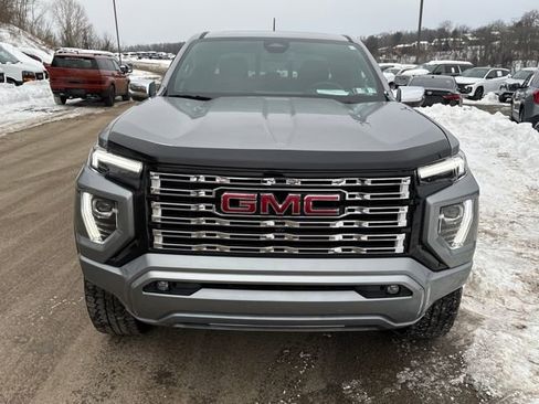 Used 2024 GMC Canyon Denali image 8
