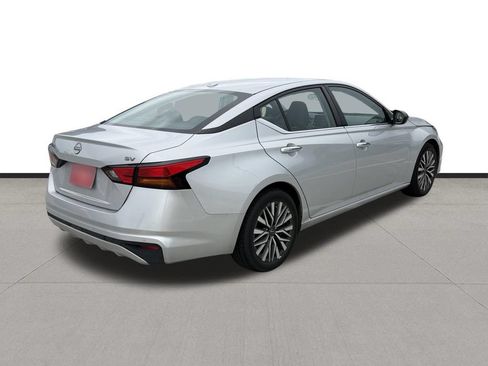 Used 2024 Nissan Altima 2.5 SV FWD image 5