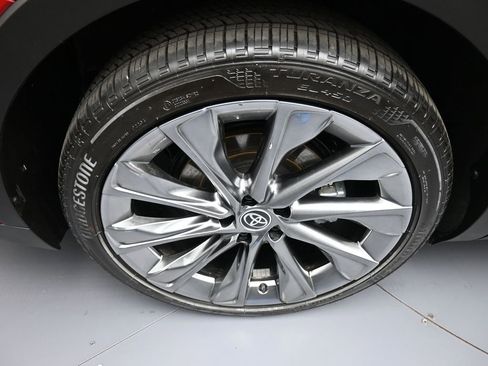 Used 2023 Toyota Crown Limited w/ Advanced Technology Package image 12