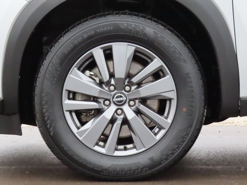 Used 2025 Nissan Pathfinder SV image 12