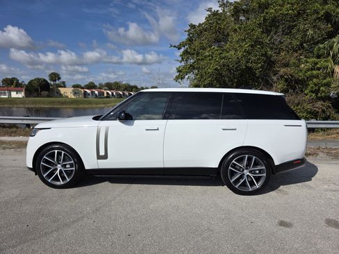 Certified 2024 Land Rover Range Rover Long Wheelbase SE image 7