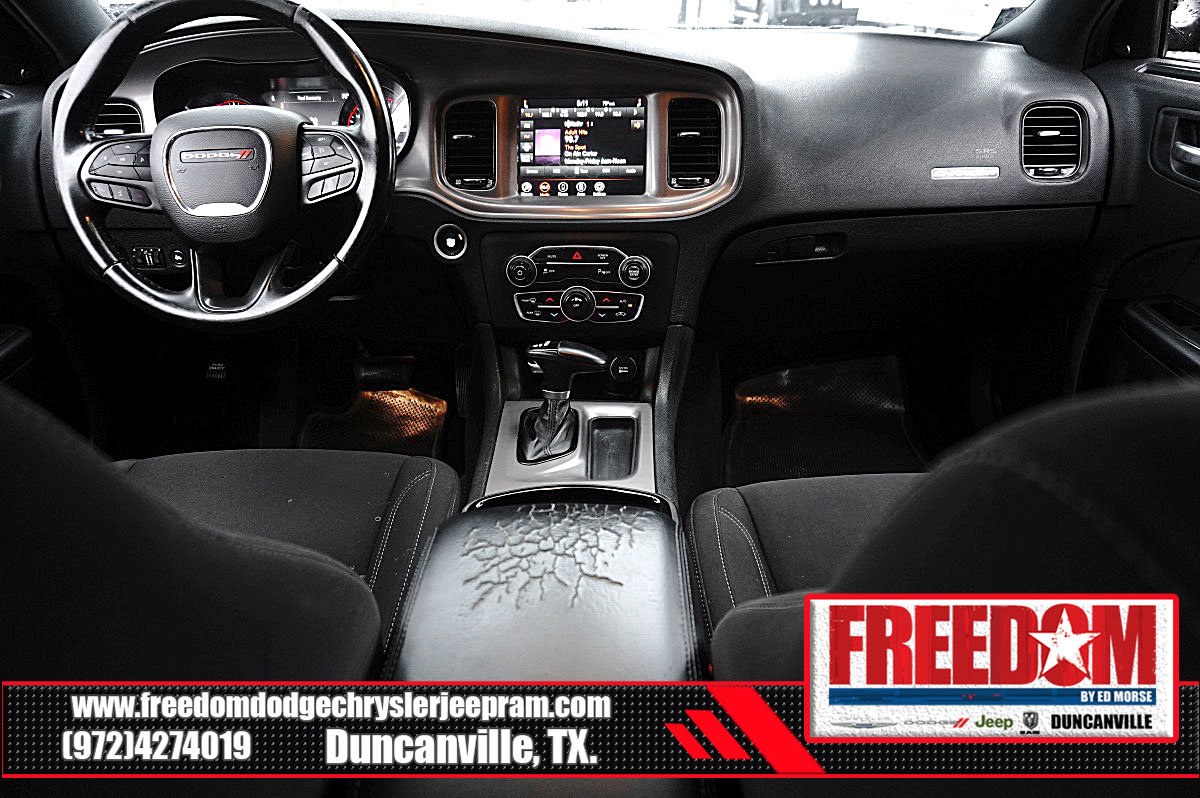 Used 2023 Dodge Charger SXT w/ Blacktop Package RWD image 11