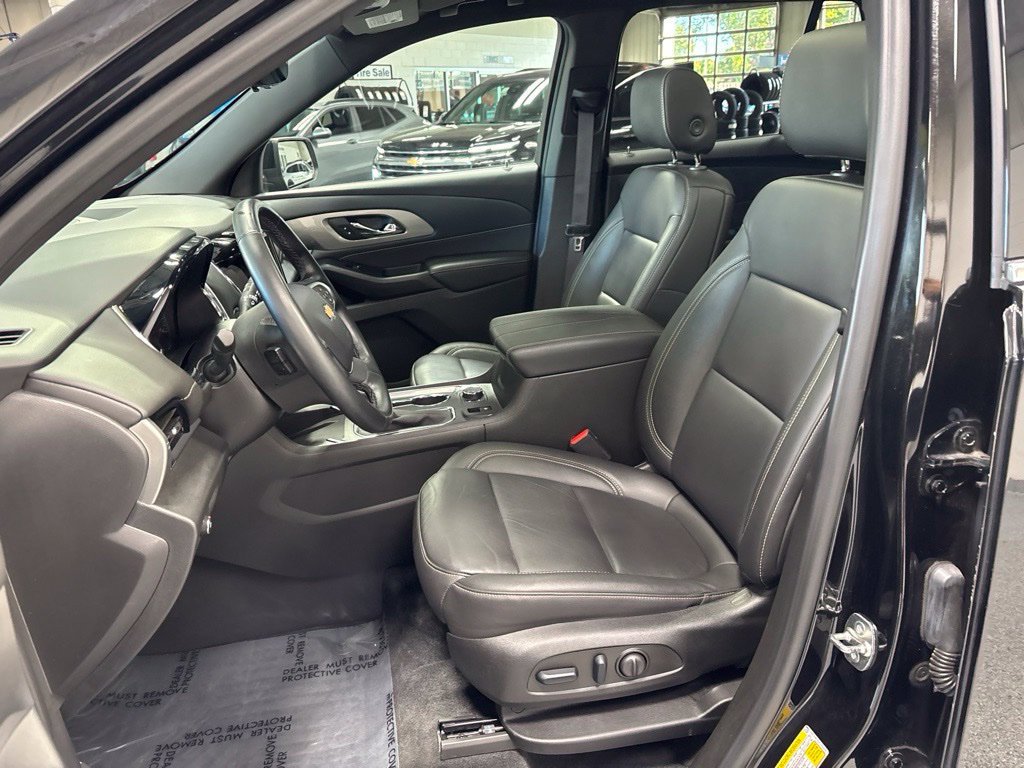 Used 2023 Chevrolet Traverse LT w/ LT Premium Package AWD/4WD image 10