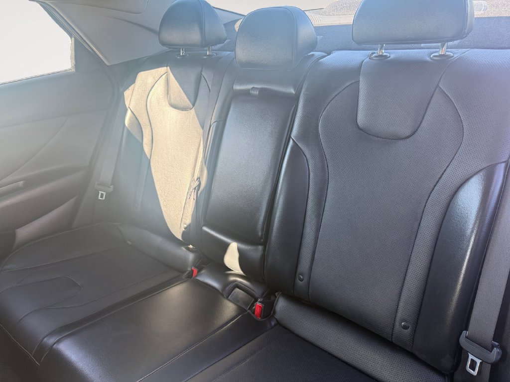 Used 2021 Hyundai Elantra Limited FWD image 13