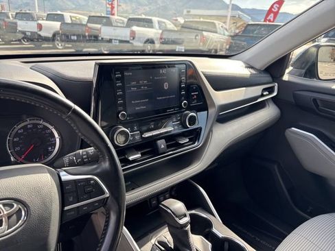 Used 2020 Toyota Highlander LE AWD/4WD image 13