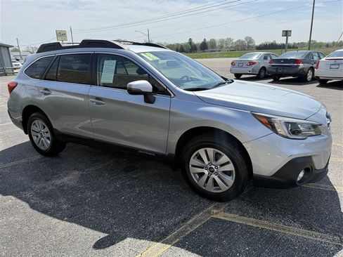 Used 2018 Subaru Outback 2.5i Premium image 3