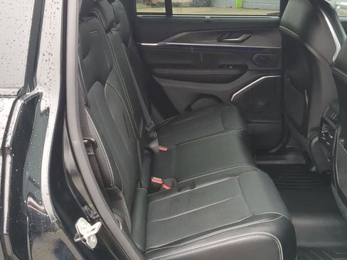 Certified 2024 Jeep Grand Cherokee Overland w/ Luxury Tech Group IV image 20