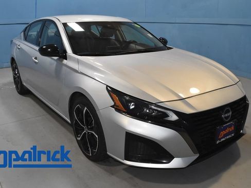 Used 2024 Nissan Altima 2.5 SR FWD image 1