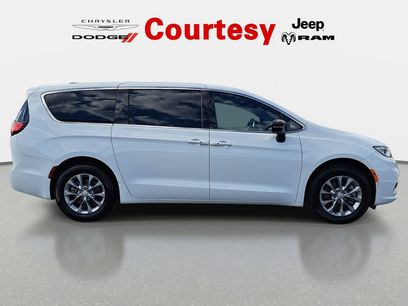 New 2026 Chrysler Pacifica Select