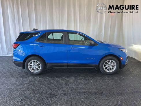Used 2024 Chevrolet Equinox LS FWD image 2