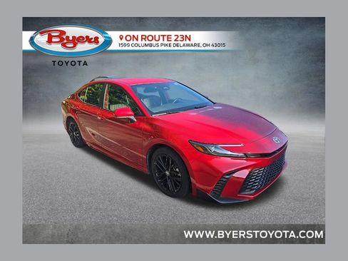 Used 2025 Toyota Camry SE FWD image 1