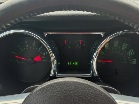 Used 2009 Ford Mustang Convertible RWD image 9