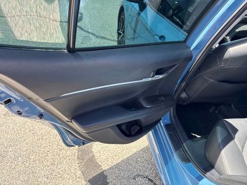 Used 2023 Toyota Camry SE FWD image 11