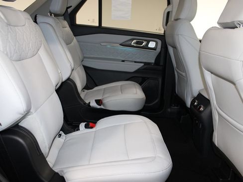 New 2026 Ford Explorer Platinum w/ LUX Leather Package AWD/4WD image 33