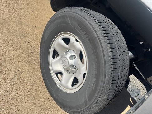 Used 2017 Toyota Tacoma SR image 7