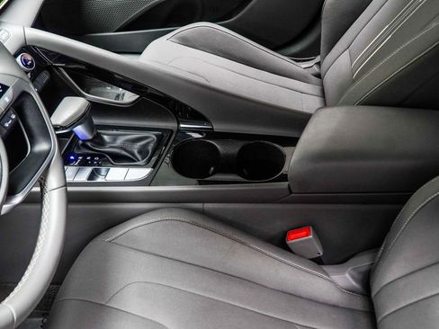 Used 2024 Hyundai Elantra SEL w/ Convenience Package image 17