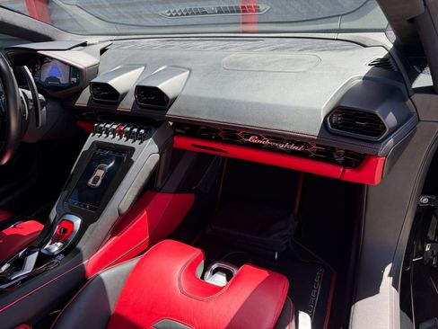 Used 2021 Lamborghini Huracan EVO RWD image 33