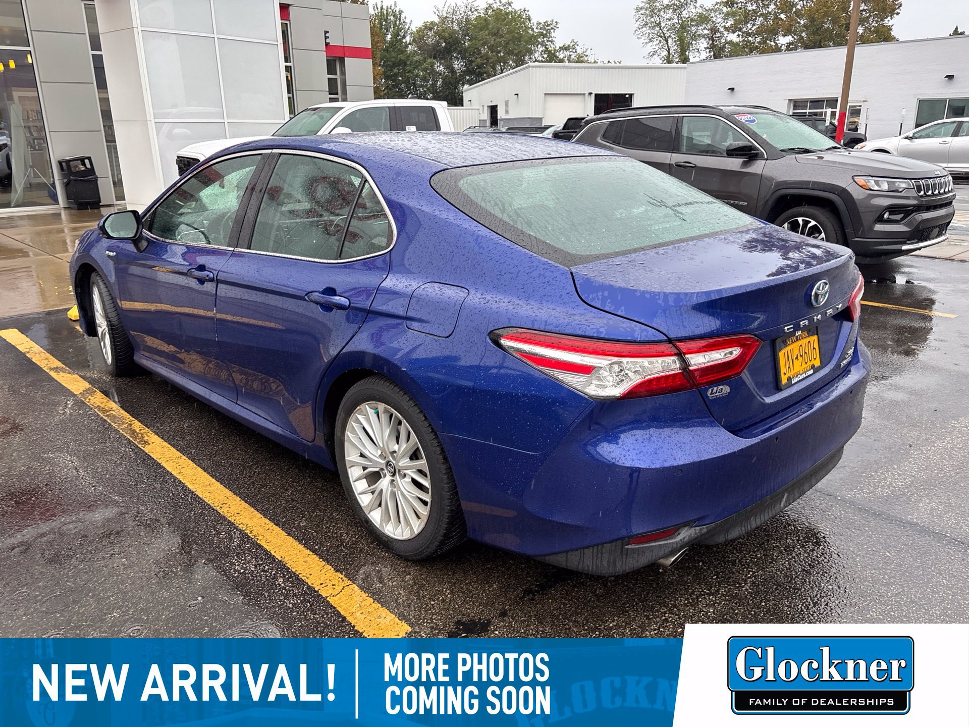 Used 2018 Toyota Camry XLE FWD image 5