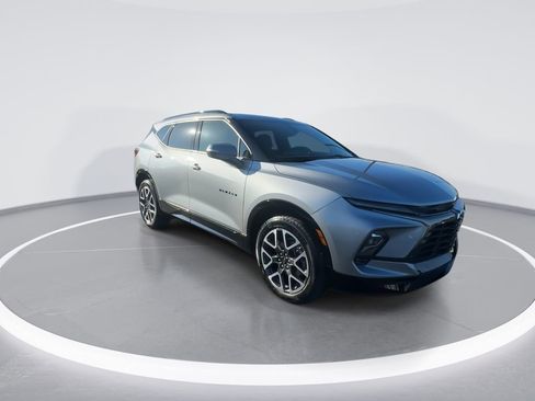 Used 2025 Chevrolet Blazer RS image 2