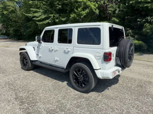 Used 2021 Jeep Wrangler Unlimited Sahara AWD/4WD image 6