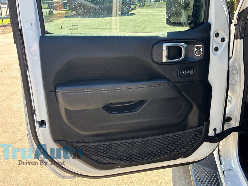 Used 2022 Jeep Wrangler Unlimited Sahara w/ Cold Weather Group AWD/4WD image 20