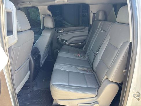 Used 2019 Chevrolet Suburban LT RWD image 15