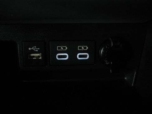 Used 2023 Toyota Highlander XLE image 19