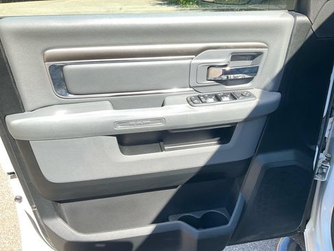 Used 2018 RAM 1500 Classic SLT AWD/4WD image 32