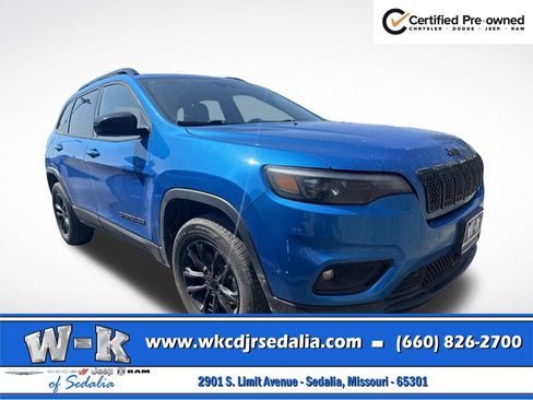 Used 2023 Jeep Cherokee Altitude Lux AWD/4WD image 3