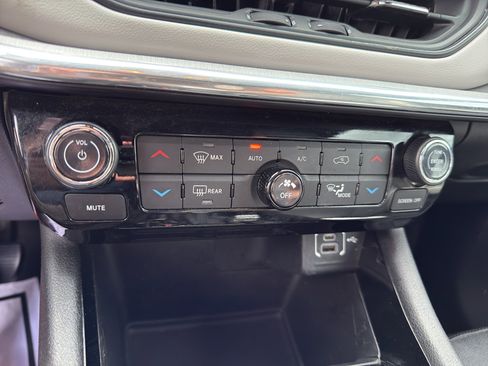 Used 2023 Jeep Compass Limited image 16