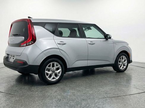 Used 2025 Kia Soul LX w/ LX Technology Package FWD image 9